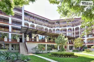 Estreya Palace and Residence