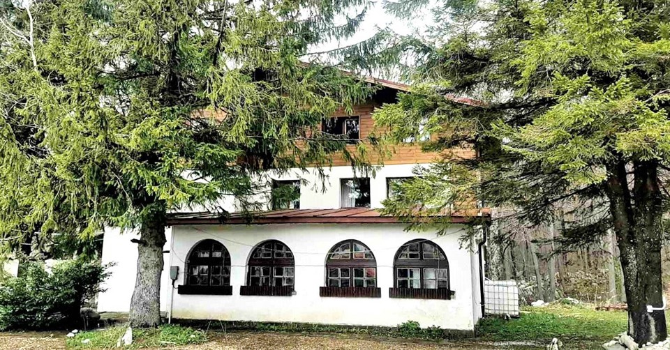 Нощувка за до 23 човека в Къща за гости Исполин, местност Узана Нощувка за до 23 човека в Къща за гости Исполин, местност Узана