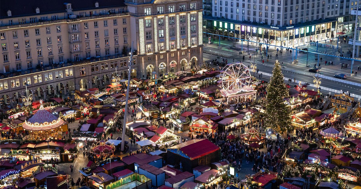 Екскурзия за Коледните базари до Златна Прага! 3 нощувки със закуски + автобусен транспорт и възможност за посещение на Дрезден