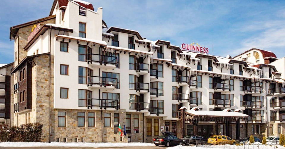 3 нощувки със закуска и вечеря + басейн, СПА и шатъл до кабинковия лифт в МПМ Хотел Гинес 4*, Банско