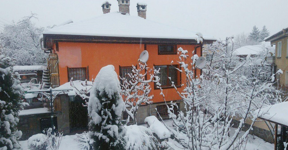 Коледа в Калофер! 2 нощувки за до 17 човека в цяла къща, от Къща за гости При Чорбаджийката Коледа в Калофер! 2 нощувки за до 17 човека в цяла къща, от Къща за гости При Чорбаджийката