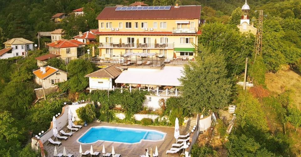 Нощувка, закуска + паркинг от Семеен Хотел Балани, край Габрово