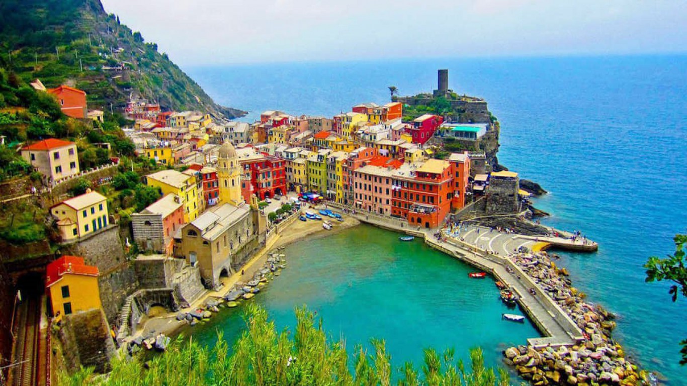 5 нощувки със закуски и вечери в хотел 3* в Римини, Италия + самолетен транспорт от София