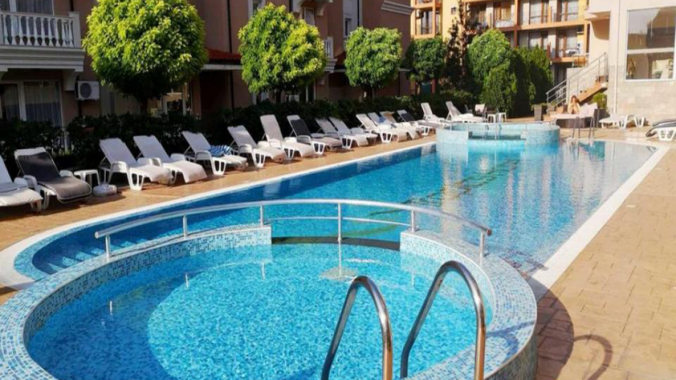 Ultra All Inclusive почивка на метри от плажа в Хотел Тропикс, Свети Влас