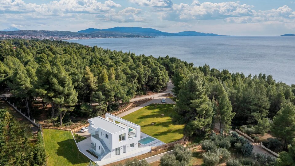 Nikiti Botanic Suites