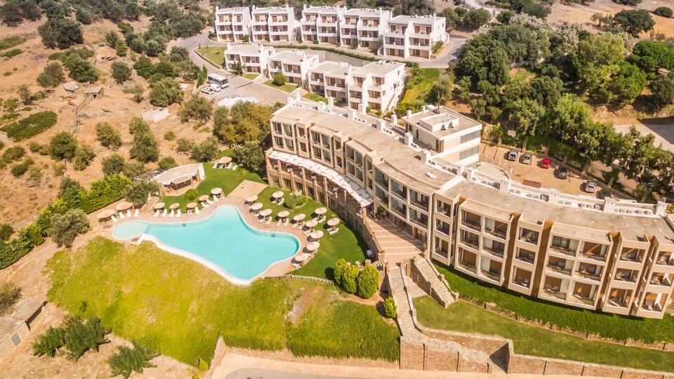 Evia Hotel & Suites