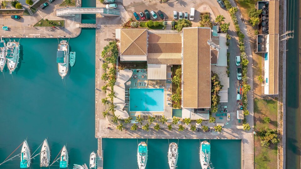 Ianos Hotel