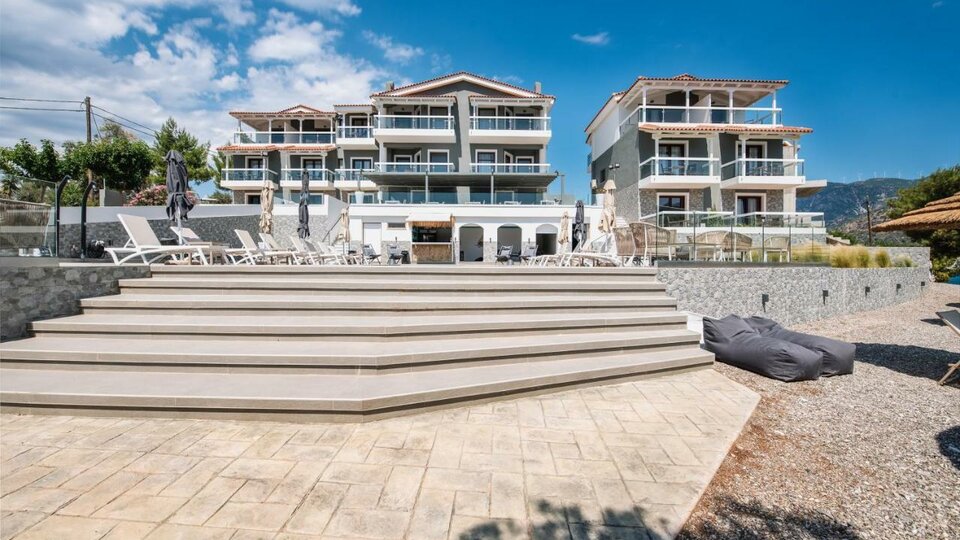Trizonia Bay Hotel