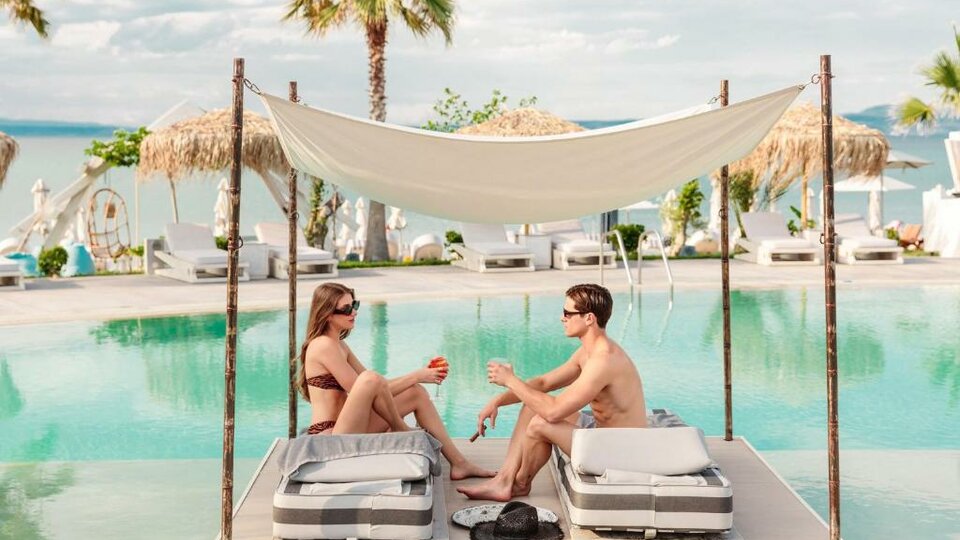 Blue Carpet Luxury Suites