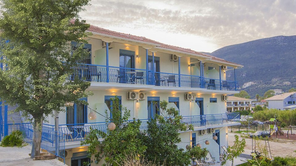 Akrotiri Resort
