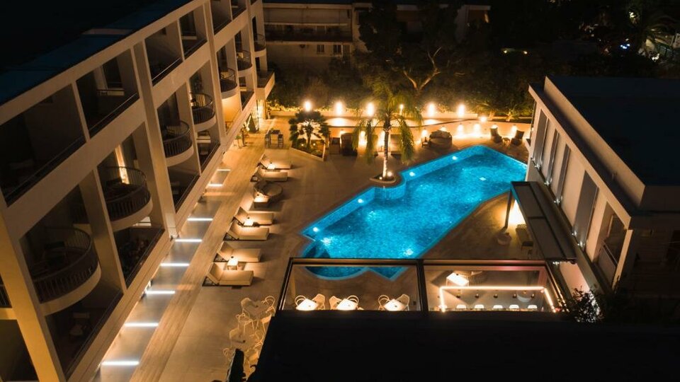 Flisvos Royal Hotel & Suites